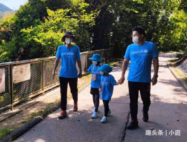 正能量!郭晶晶霍啟剛15年生三個孩子現身做活動 詮釋了愛情!