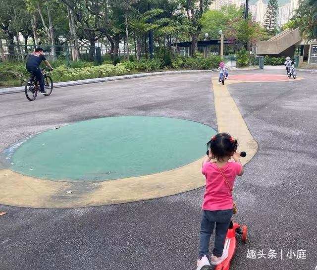 正能量！郭晶晶霍啟剛15年生三個孩子現身做活動 詮釋了愛情！