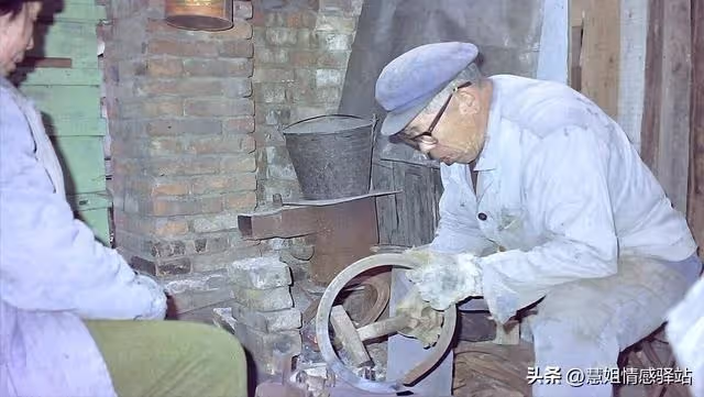 弟弟把母親送到了我家，媳婦問我怎麼辦，我說：養子也有贍養義務