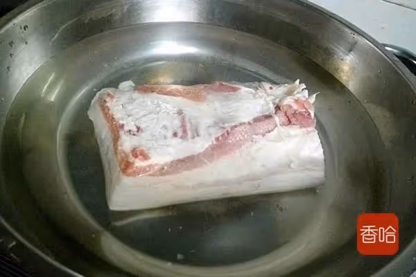 五花肉別只紅燒了，教你新做法，解饞又過癮！
