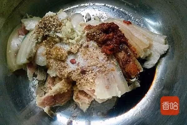 五花肉別只紅燒了，教你新做法，解饞又過癮！