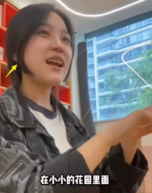 「挖呀挖」黃老師連麥,和桃子老師人氣相差大,素顏被扒引爭議