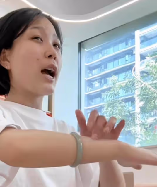 「挖呀挖」黃老師連麥,和桃子老師人氣相差大,素顏被扒引爭議