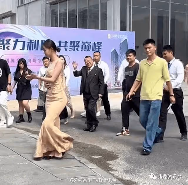 70歲曾志偉閃現珠海樓盤活動!狂熱女粉絲問買邊度:想做你鄰居
