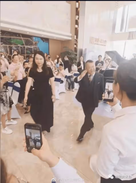 70歲曾志偉閃現珠海樓盤活動!狂熱女粉絲問買邊度:想做你鄰居