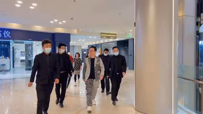 TVB視帝上海商演場面冷清,4名保鏢護送排場足,卻無粉絲圍觀
