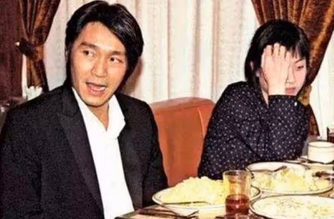 周星馳公開約百億富婆吃飯!曾當眾摸女方下巴,深交多年關係好