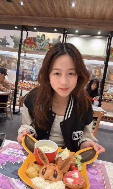 驚人的！TVB女星曬與兒女合照，14歲女兒顏值高，被要求原地出道