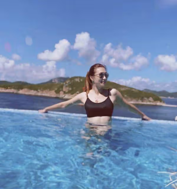 驚人的！TVB女星曬與兒女合照，14歲女兒顏值高，被要求原地出道