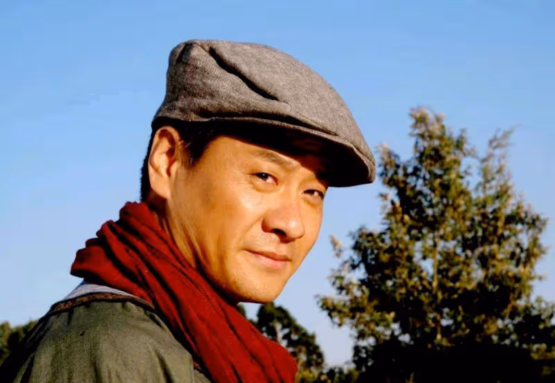 成名後，「硬漢一哥」拋妻棄子，遠嫁楊若兮，現在下線了，沒人用了