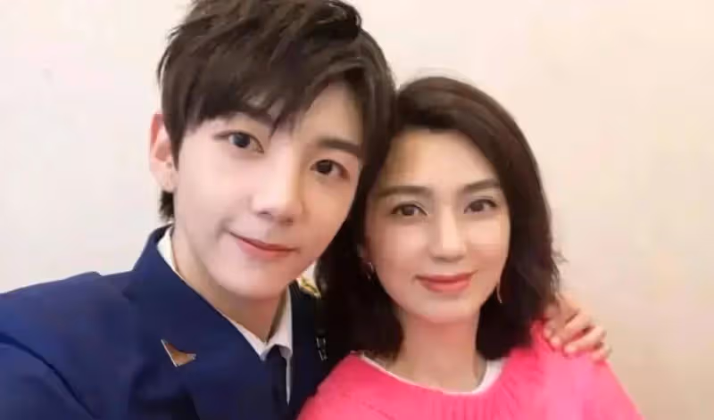 原來張丹峰是為了挽救自己的婚姻，因為離婚分一半家產不利，洪欣多年零收入