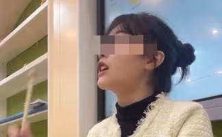 這次真的變了！「挖，挖」黃老師真實身份曝光，新華社刪除視頻