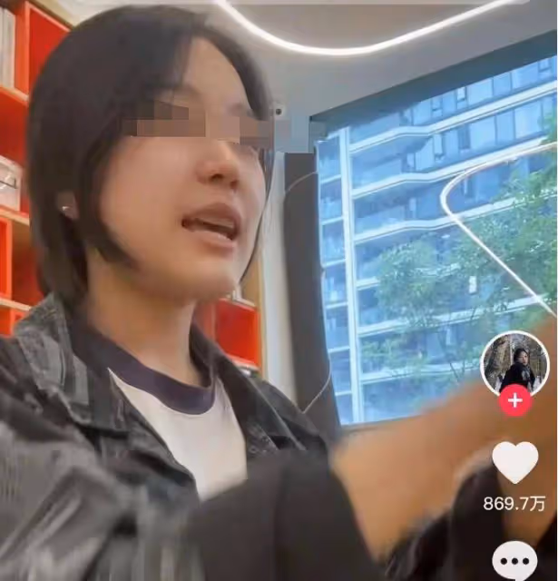 這次真的變了！「挖，挖」黃老師真實身份曝光，新華社刪除視頻