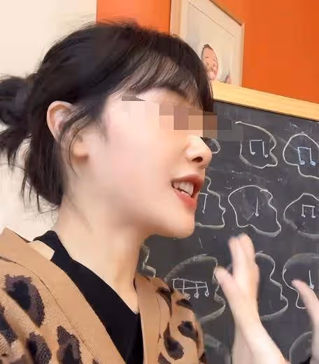 這次真的變了！「挖，挖」黃老師真實身份曝光，新華社刪除視頻