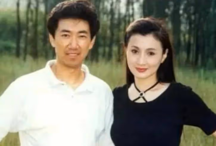 王志文老婆陳堅紅：超模出身，身價過億她花了6000萬