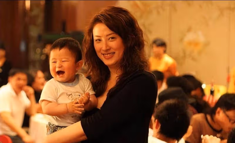 王志文老婆陳堅紅：超模出身，身價過億她花了6000萬