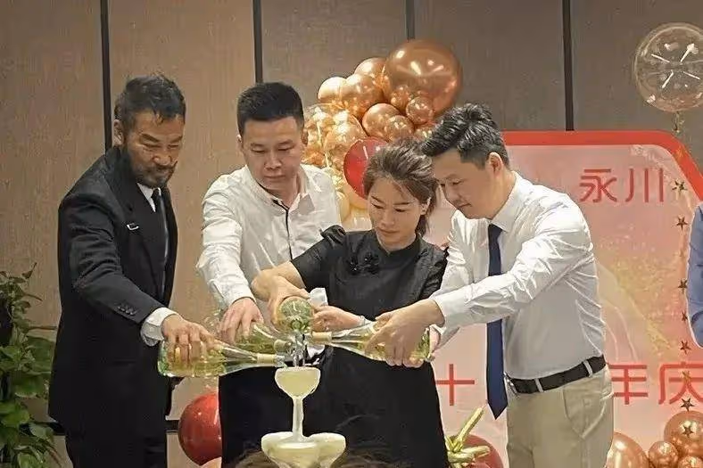 68歲任達華大陸穴位行走，鬍鬚如野人，原來表演15分鐘收50萬元