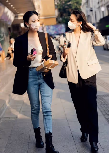 女人褲子究竟穿「緊」還是穿「寬」？讓廣州女生的街拍告訴你答案