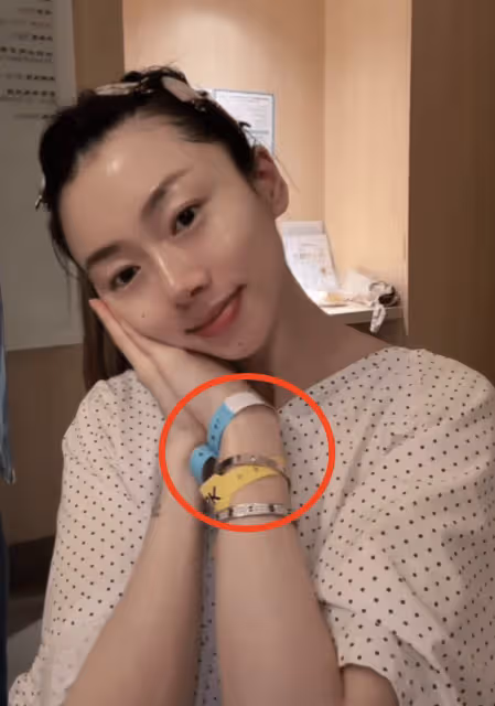 恭喜!程曉玥曬全家福官宣生女,胖豆豆發量驚人,眉眼彎彎太像媽