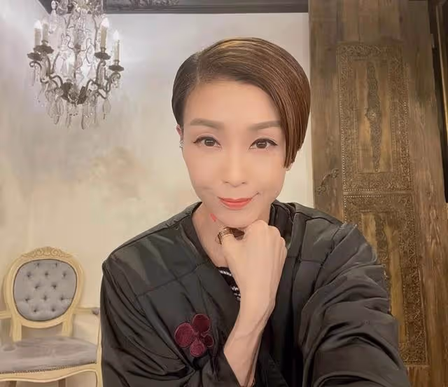 香港知名女星被質疑患病,瘦到雙頰凹陷青筋凸起,宛如紙片人