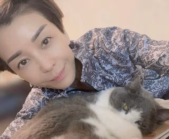 香港知名女星被質疑患病,瘦到雙頰凹陷青筋凸起,宛如紙片人