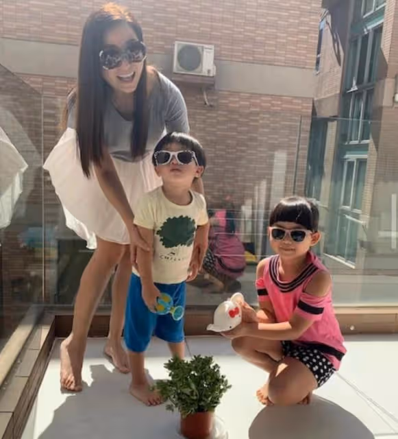 三層村屋曝光!TVB男星豪宅內景大公開,擁巨型花園供孩子玩樂