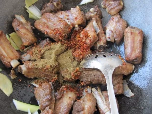 香辣孜然排骨味道真棒，營養美味佳肴～