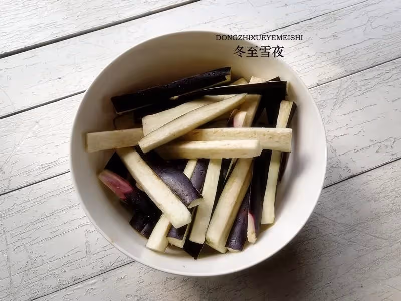 茄子的這個做法太好吃了,不用過油,看著就有食慾,米飯別做少了~