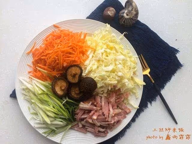 米粉要想好吃, 最重要的是泡米粉, 到底應該用冷水還是熱水呢?