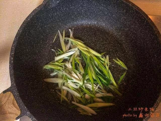 米粉要想好吃, 最重要的是泡米粉, 到底應該用冷水還是熱水呢?