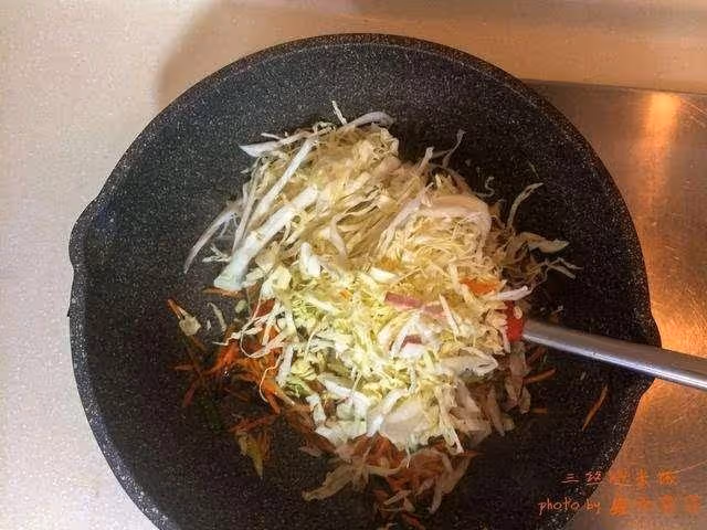 米粉要想好吃, 最重要的是泡米粉, 到底應該用冷水還是熱水呢?