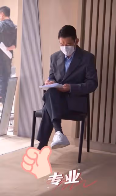 劉德華片場真實狀態曝光,用衛生紙當鼻托,引起網友熱議