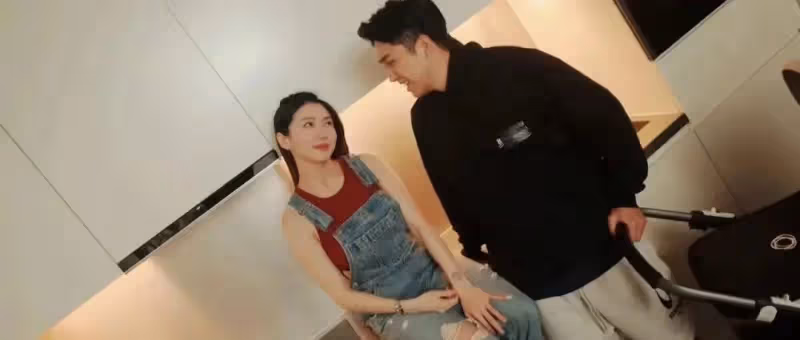 鄭愷前任程曉玥官宣產女，曬寶寶正臉，Ellary秀髮濃密笑容好治癒