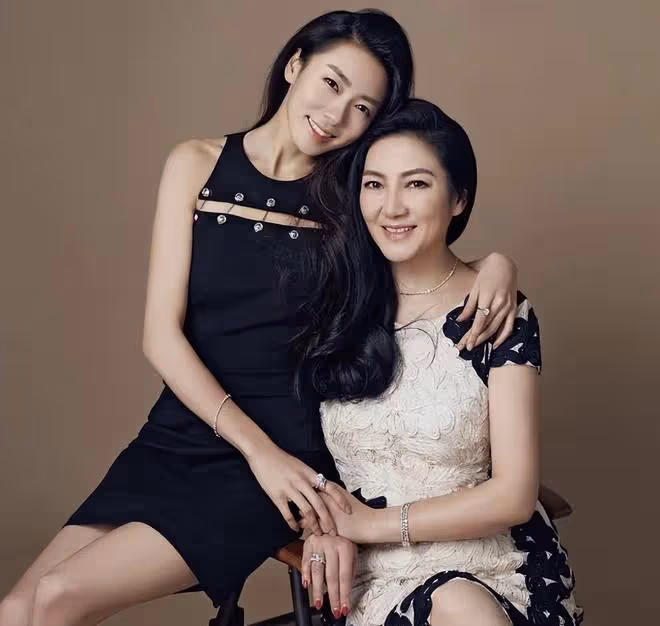 鄭愷前任程曉玥官宣產女,曬寶寶正臉,Ellary發量濃密笑容好治癒