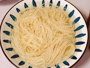 酸辣爽口的涼拌面！保證吃一次就上癮