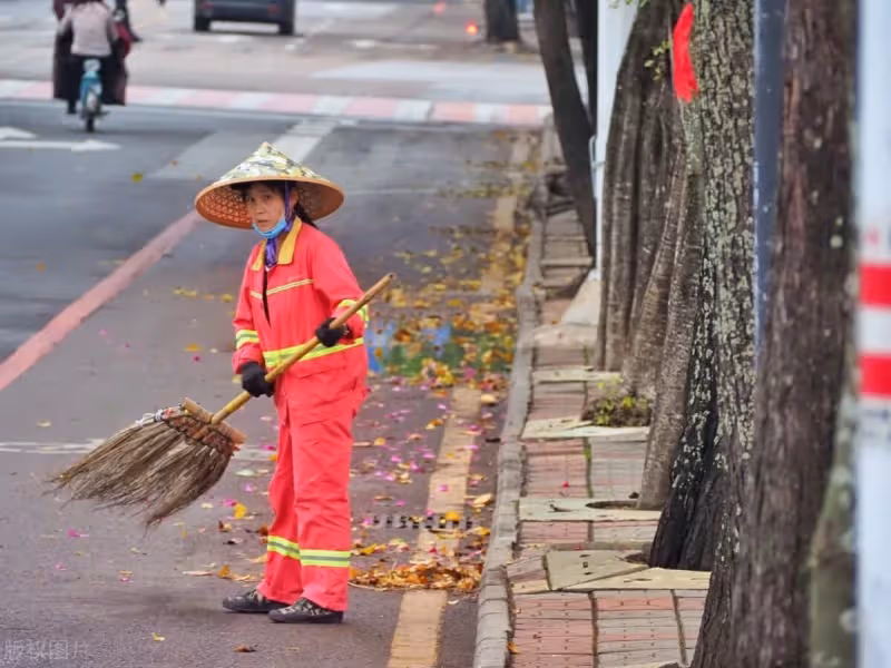 我58歲,辛苦把女兒供到研究生畢業,女兒考上公務員後把我拉黑了