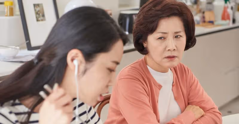 兩個兒媳同時坐月子，婆婆選擇伺候小兒媳，2年後大兒媳終於懂了
