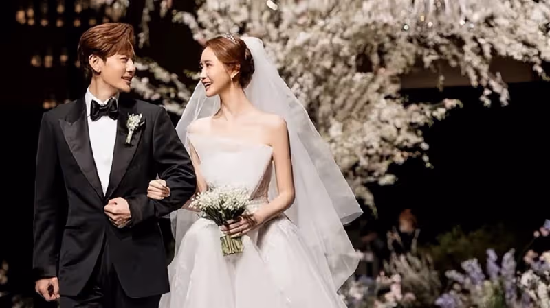 李多海Se7en婚禮現場，成韓網熱門話題，他穿暴走鞋，YG齊聚一堂