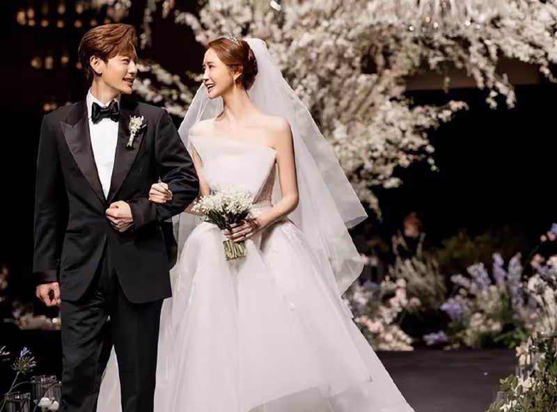 李多海Se7en婚禮現場,成韓網熱門話題,他穿暴走鞋,YG齊聚一堂