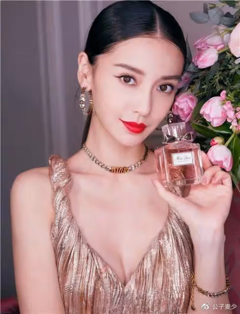 離婚1年,「不靠男人」的楊穎又回到起點,當初多豪橫如今多狼狽