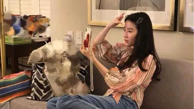 35歲劉亦菲豪宅火了！全屋奢華大氣，沒有一絲俗氣，真的好高級
