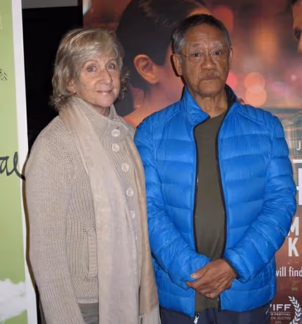 吳耀漢去世1個月,演員兒子曬照告別亡父,父子笑容燦爛很溫馨