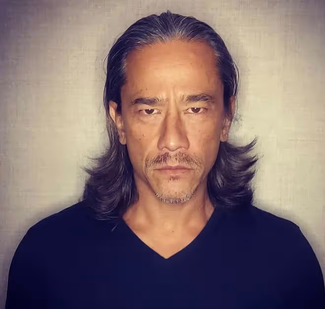 吳耀漢去世1個月,演員兒子曬照告別亡父,父子笑容燦爛很溫馨