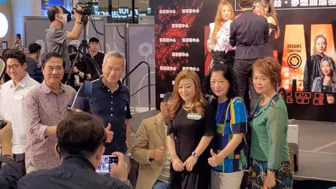 71歲公務員出道當藝人,出席活動昏迷急送醫!兒子是TVB當紅男星