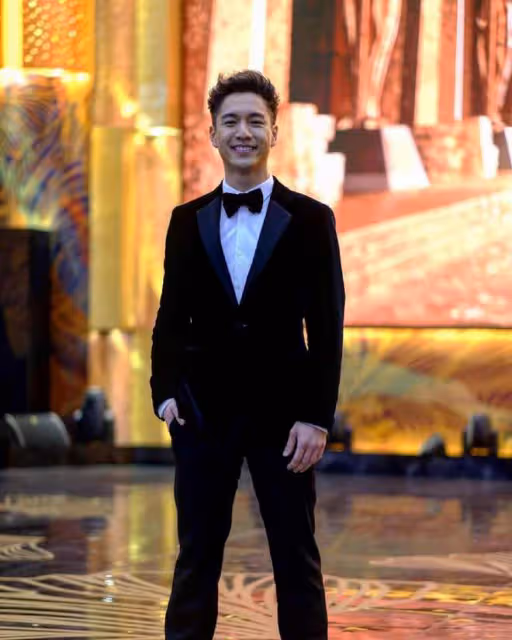 71歲公務員出道當藝人,出席活動昏迷急送醫!兒子是TVB當紅男星