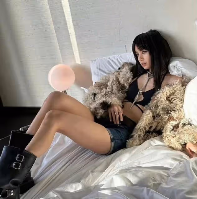 智者不如愛河!lisa女王又破吉尼斯紀錄了,是大長腿驚人小富婆啊