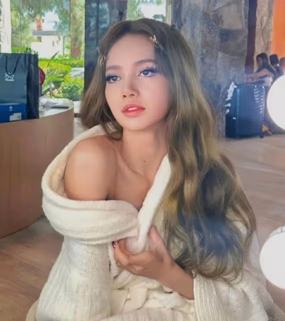 智者不如愛河!lisa女王又破吉尼斯紀錄了,是大長腿驚人小富婆啊