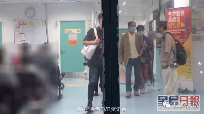 突發!71歲吳大強受訪時突然暈倒,TVB小生趕去醫院接爸爸