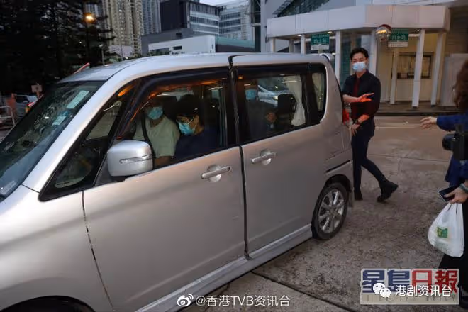 突發!71歲吳大強受訪時突然暈倒,TVB小生趕去醫院接爸爸