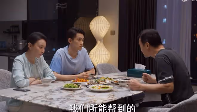 平凡之路:2個家庭2頓晚餐勾畫階層差異,你吃的飯就是你的階層